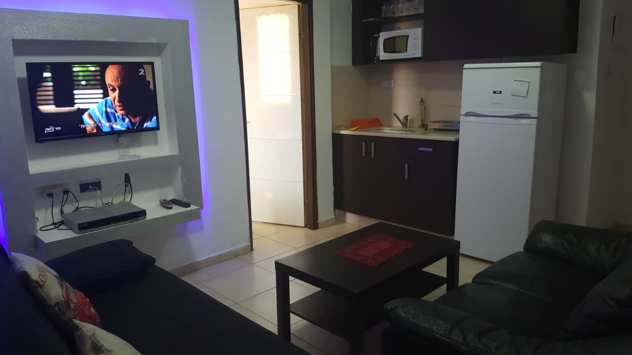 סלון ומטבחון מאובזר